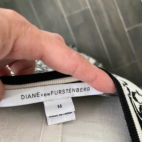 Diane Von Furstenburg fit and flare dress size m - Picture 9 of 17